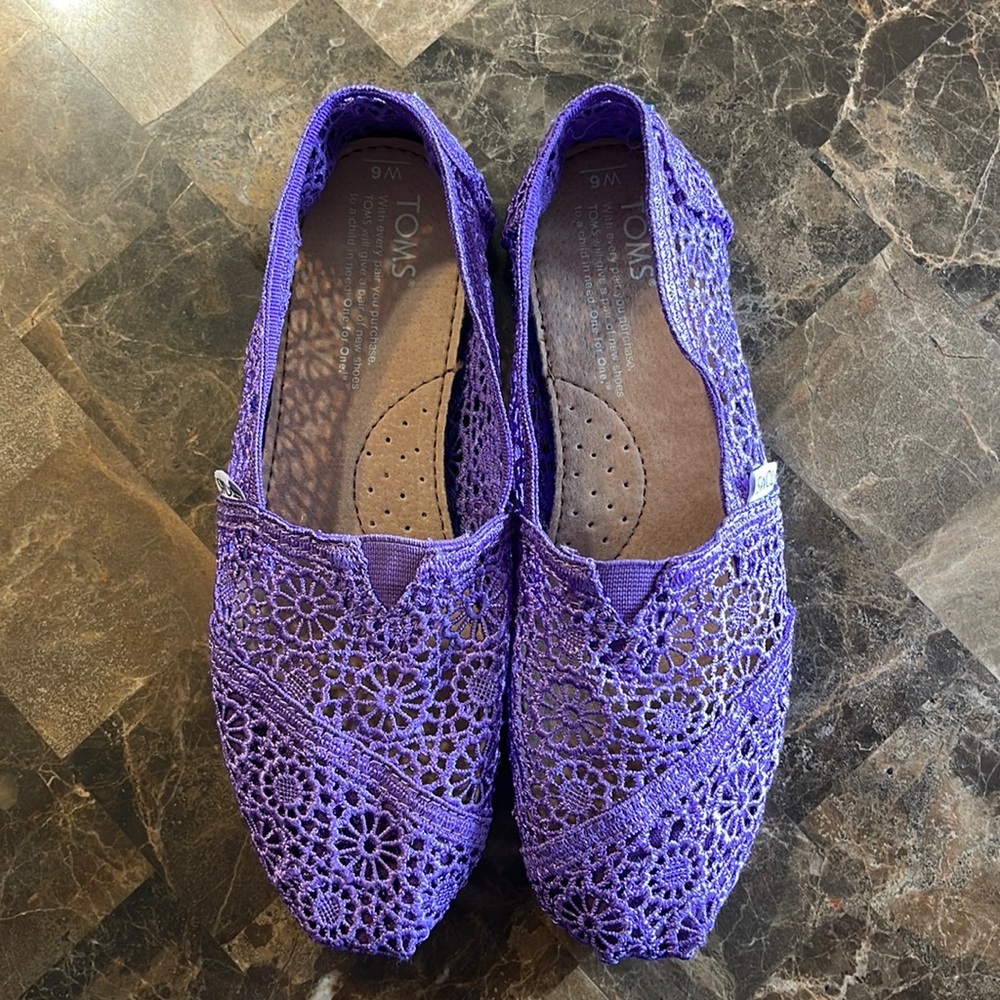 TOMS Size 6 BNWOT 🥰🥰